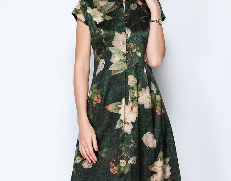 商品名称 丝朵之丽 桑蚕丝立领收腰真丝弹力缎连衣裙·红色 品牌 丝