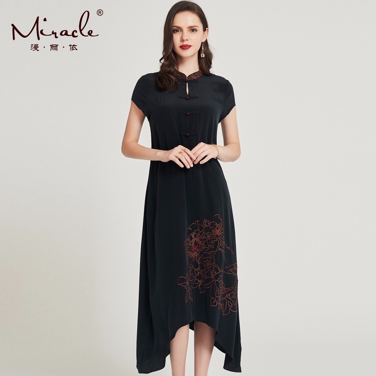 首页 服饰 女装 裙子 漫丽依 2018夏季新品真丝复古典雅短袖立领中长