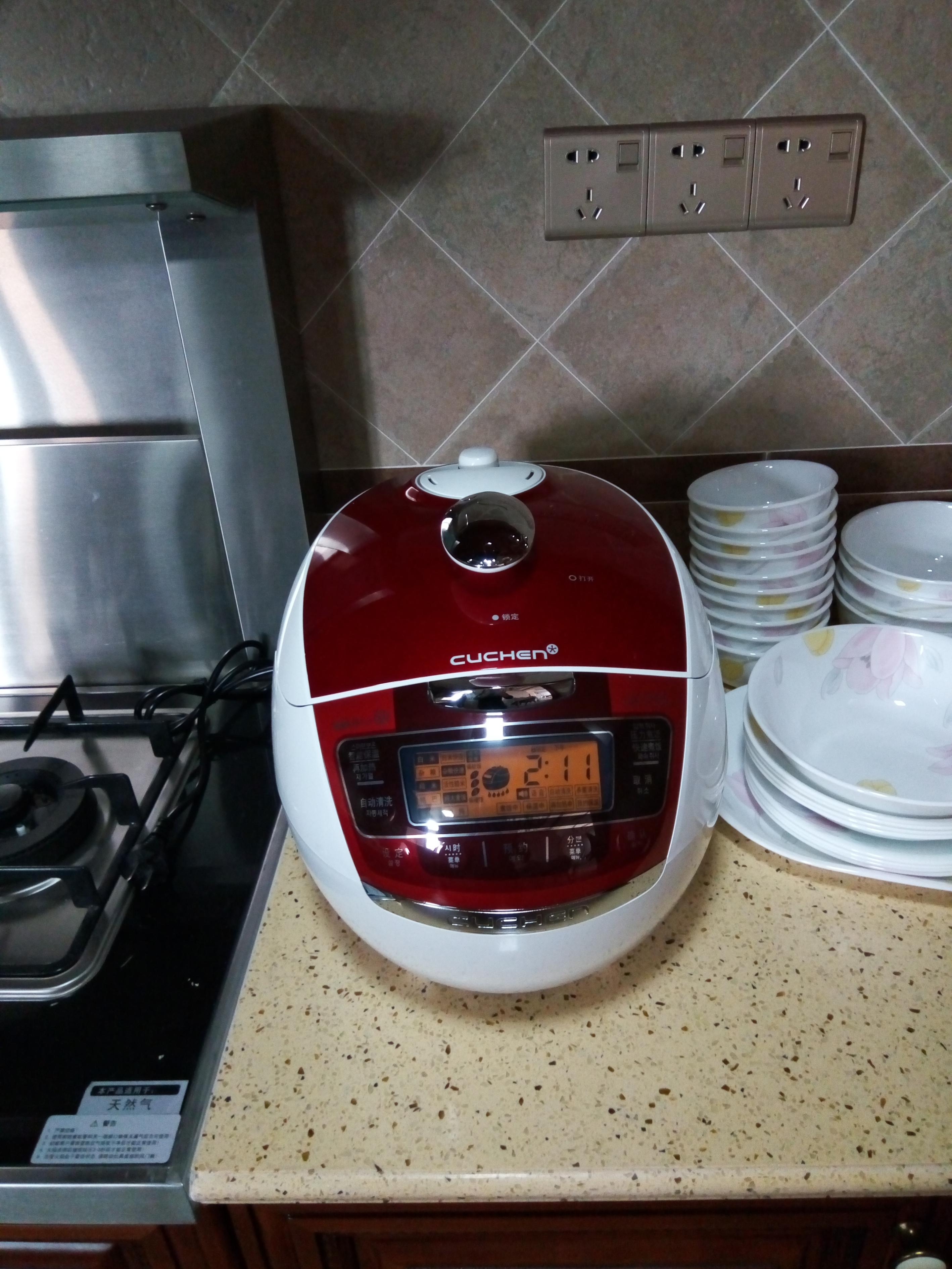货收到,很漂亮的电饭锅,看着很高端,上档次,整体提高厨房的品质.